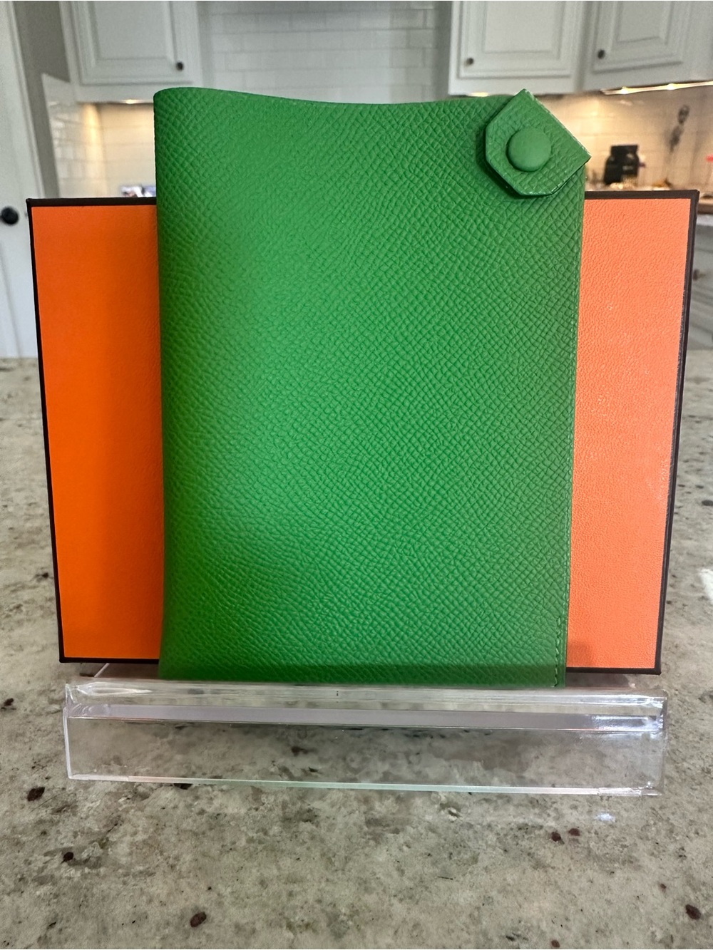 🦜RARE FIND🦜 Hermes Green Leather Passport Holder with Corner Snap